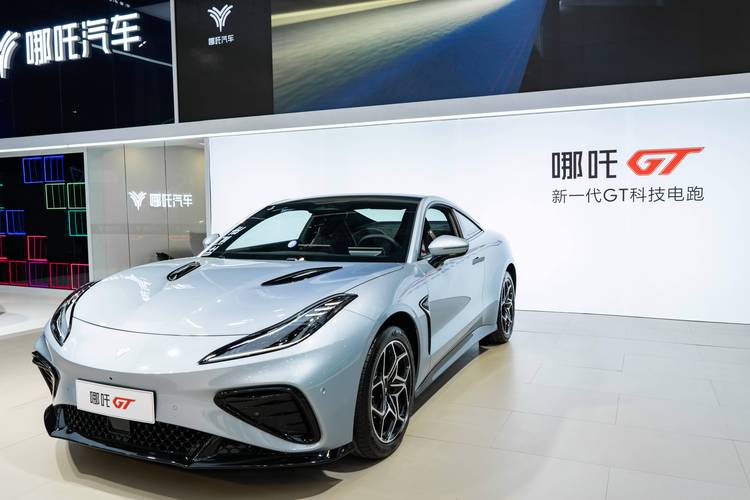 成都彭州市清迈宝企业管理咨询哪吒汽车在智能汽车领域的表现，领途汽车在新能源汽车市场中的影响力